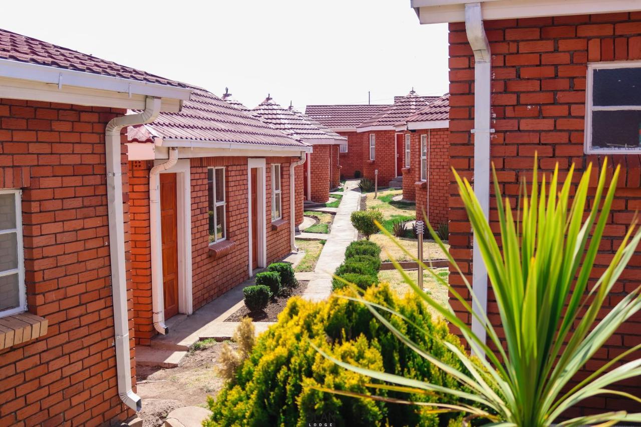 The Clan Lodge Mohlanapeng Esterno foto