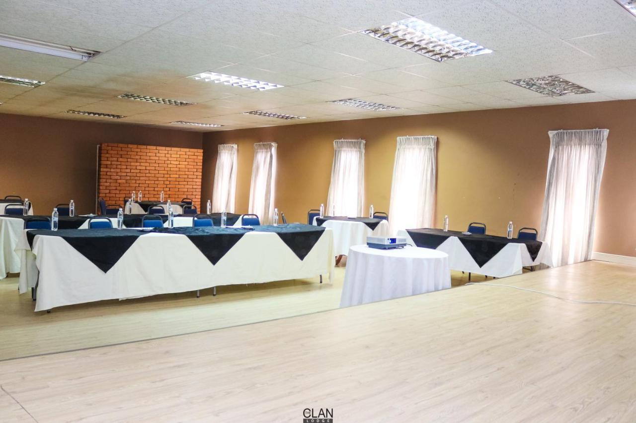 The Clan Lodge Mohlanapeng Esterno foto